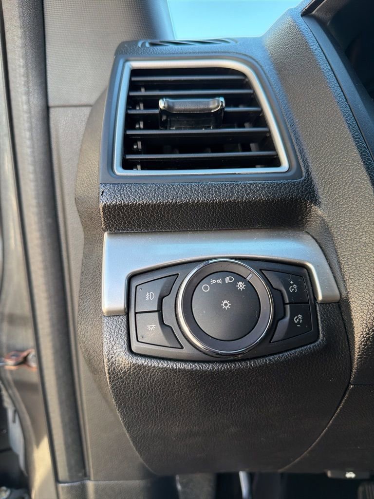 Used 2017 Ford Explorer XLT AWD/4WD image 34