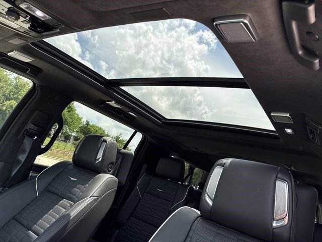 New 2026 Cadillac Escalade ESV Platinum Sport w/ LPO, ONYX Package AWD/4WD image 19