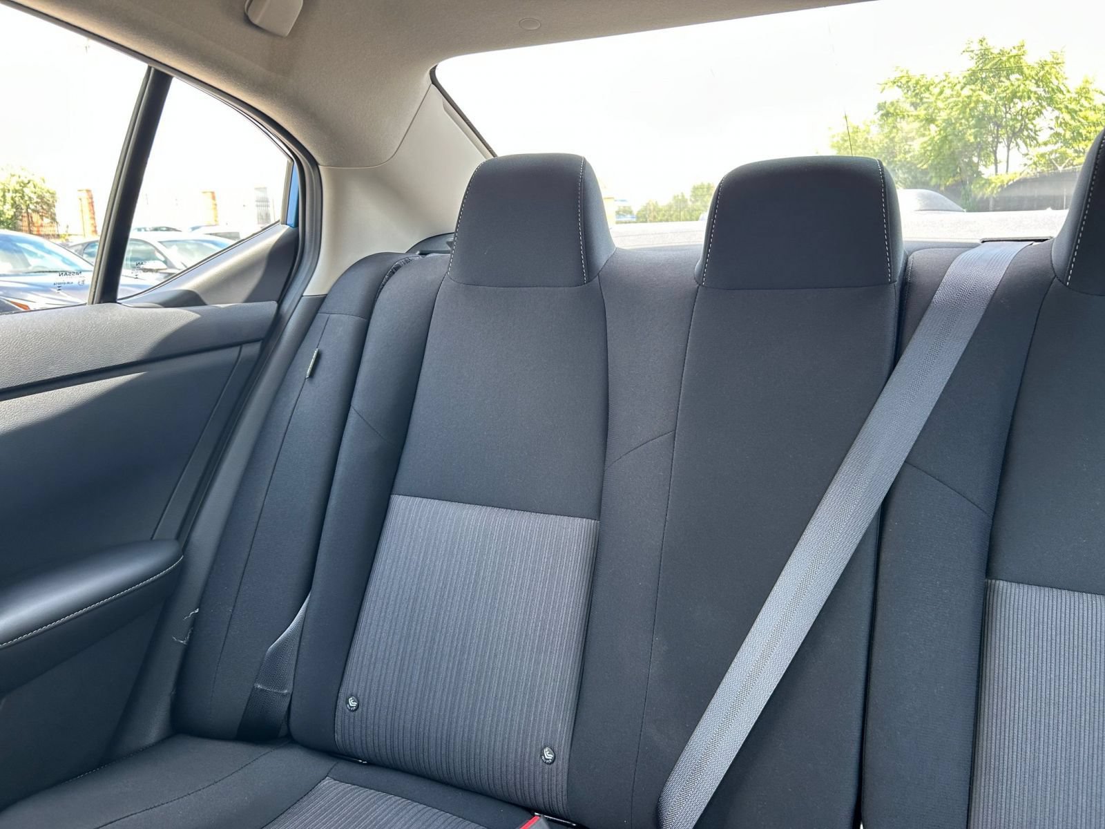 Used 2025 Nissan Sentra SV FWD image 34