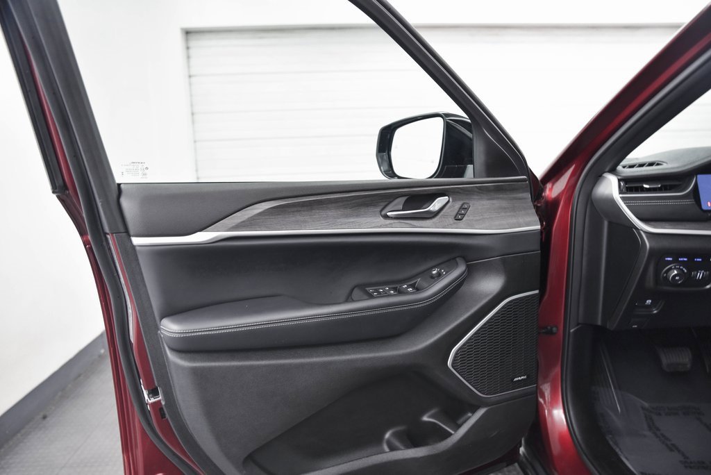 Used 2024 Jeep Grand Cherokee Limited 4xe image 9