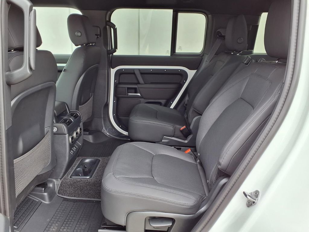 New 2026 Land Rover Defender 130 X-Dynamic SE AWD/4WD image 8