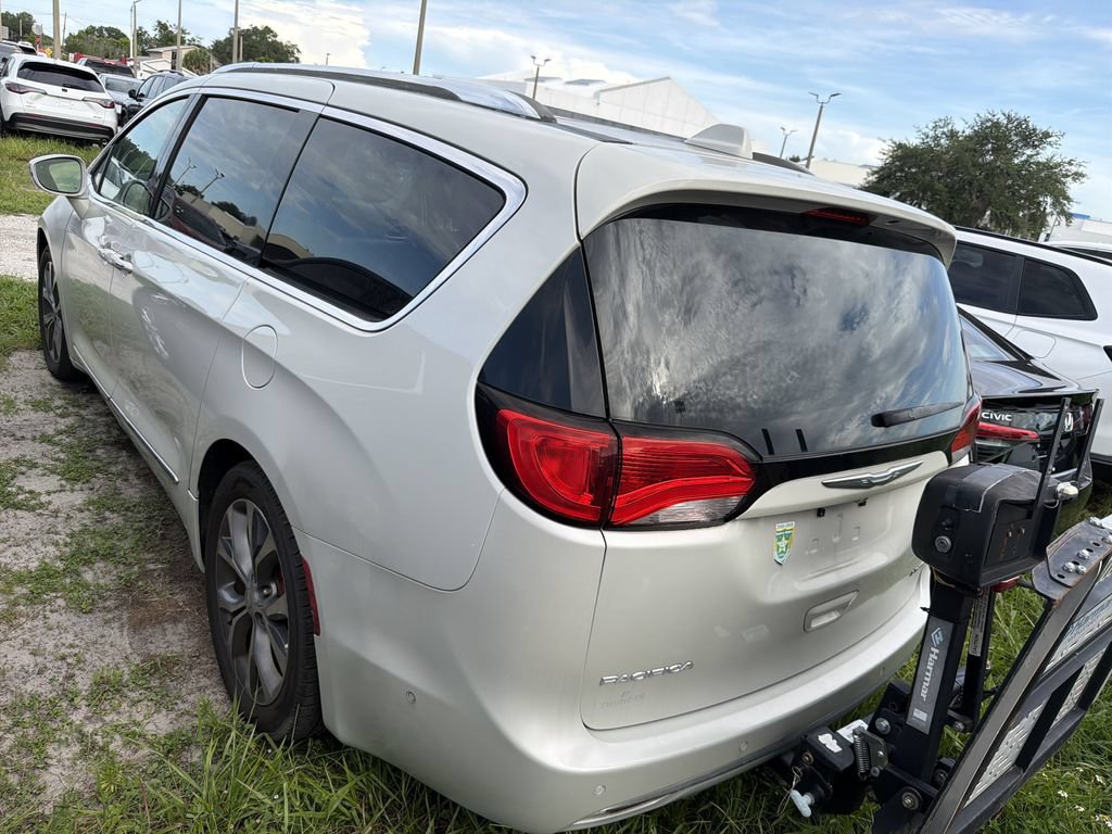 Used 2017 Chrysler Pacifica Limited FWD image 7