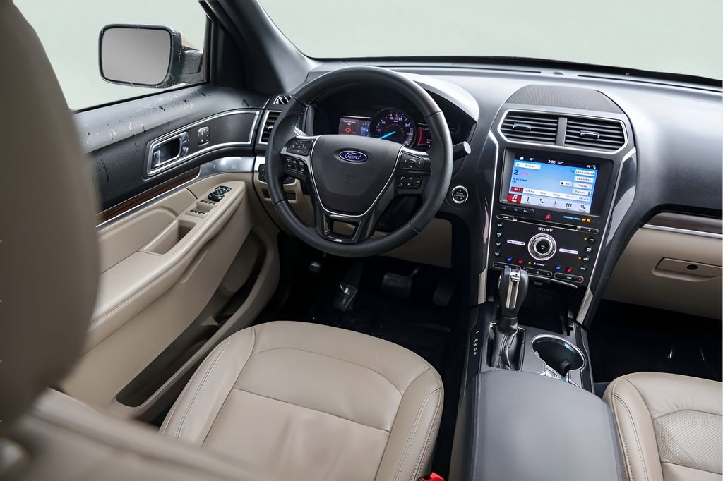 Used 2018 Ford Explorer Limited w/ Equipment Group 301A FWD image 30