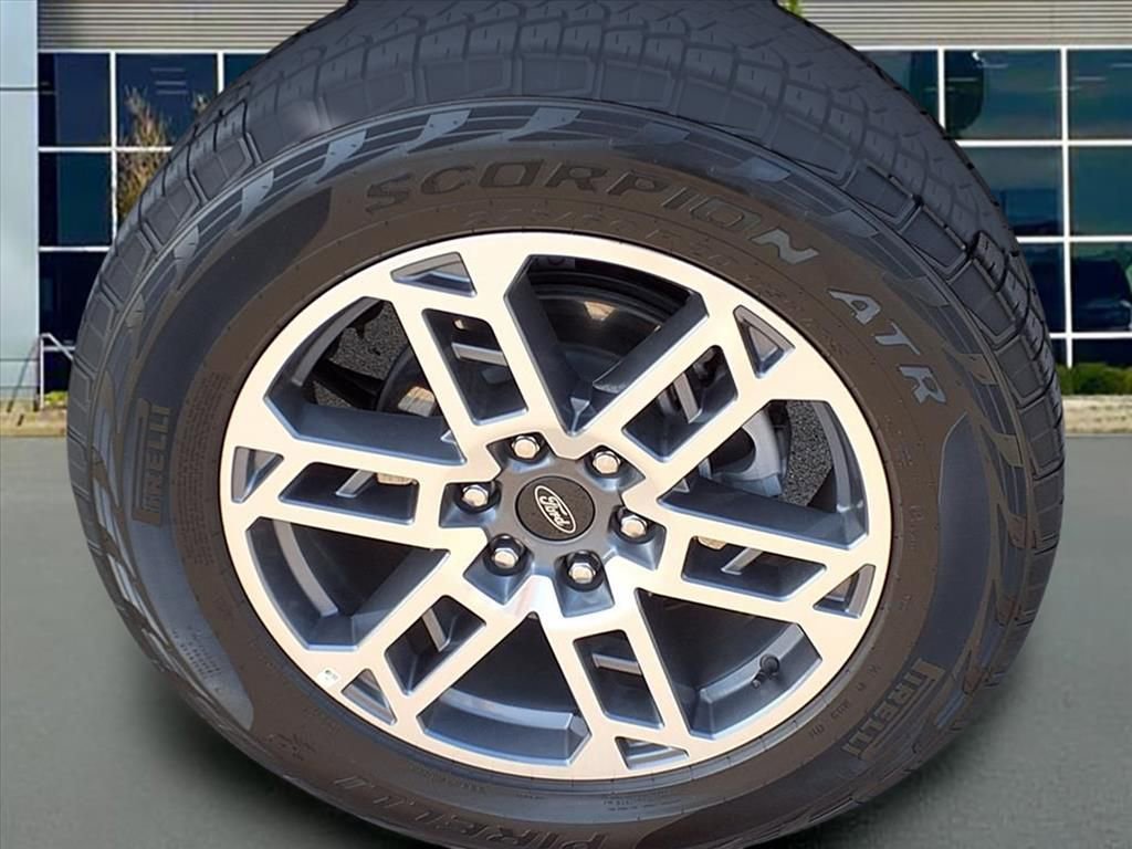 Used 2025 Ford Expedition Active image 28