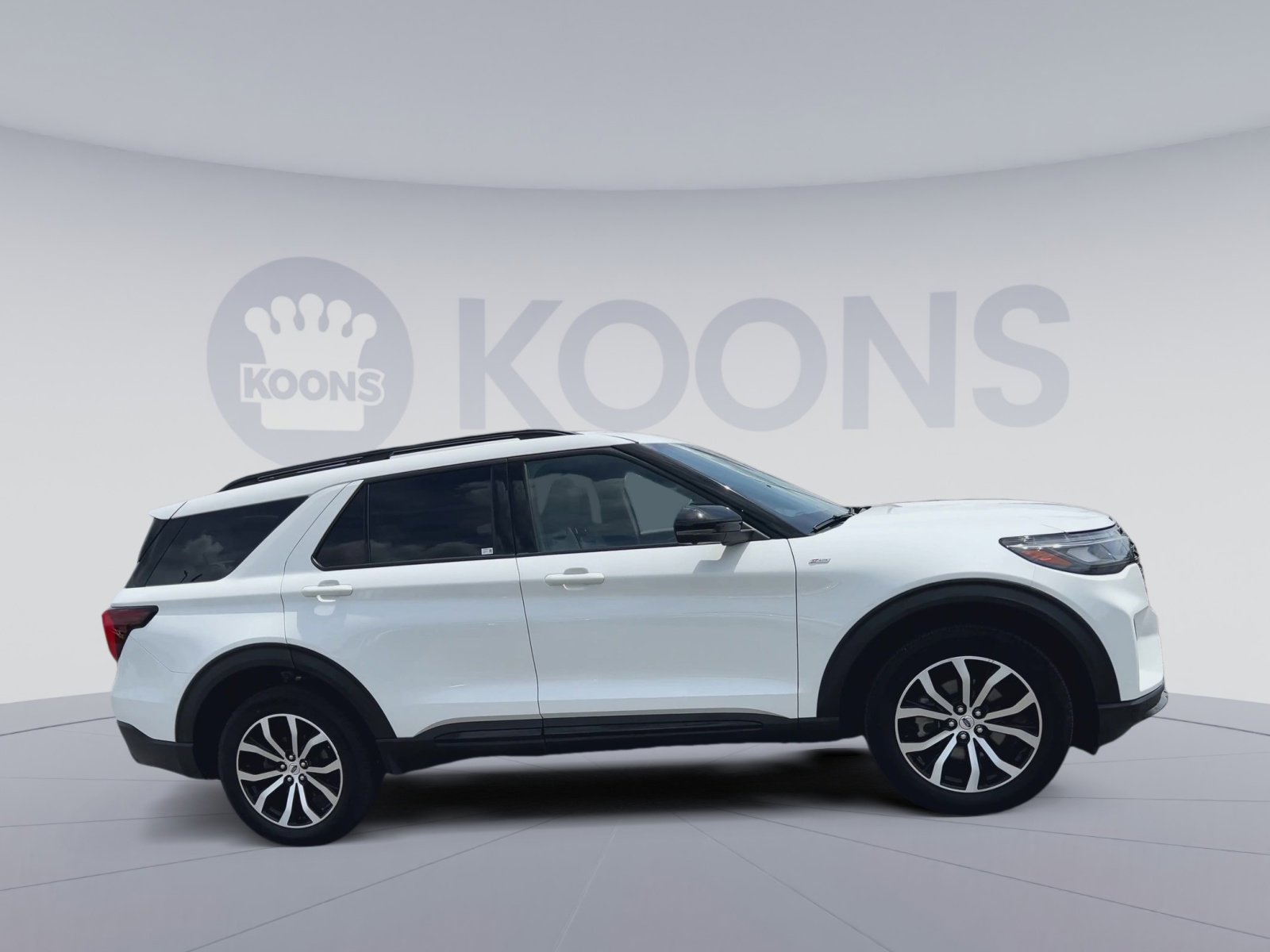 Used 2025 Ford Explorer ST-Line AWD/4WD image 2