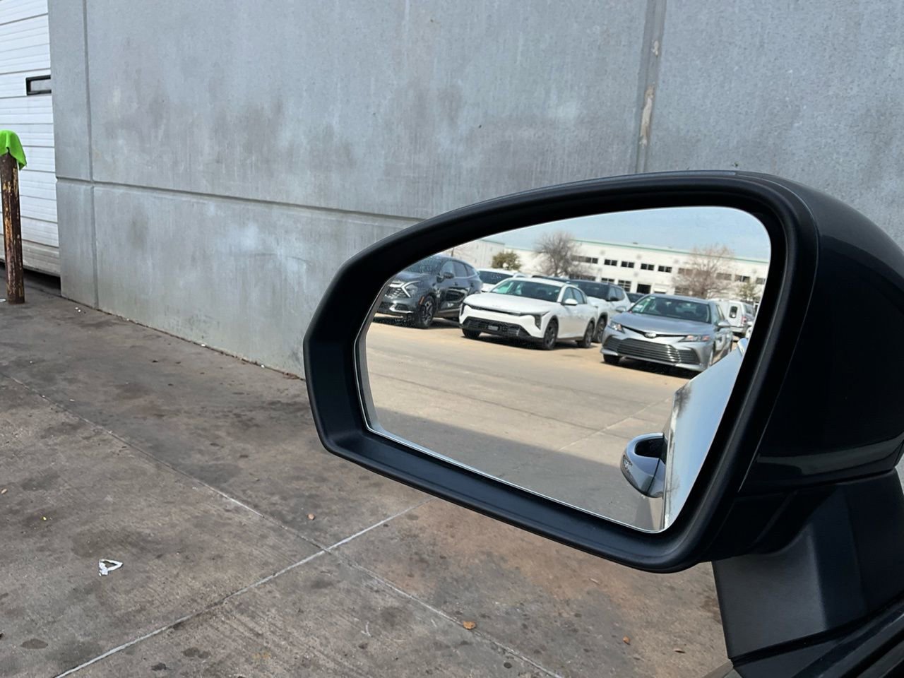 Used 2025 Volkswagen Taos SE image 19