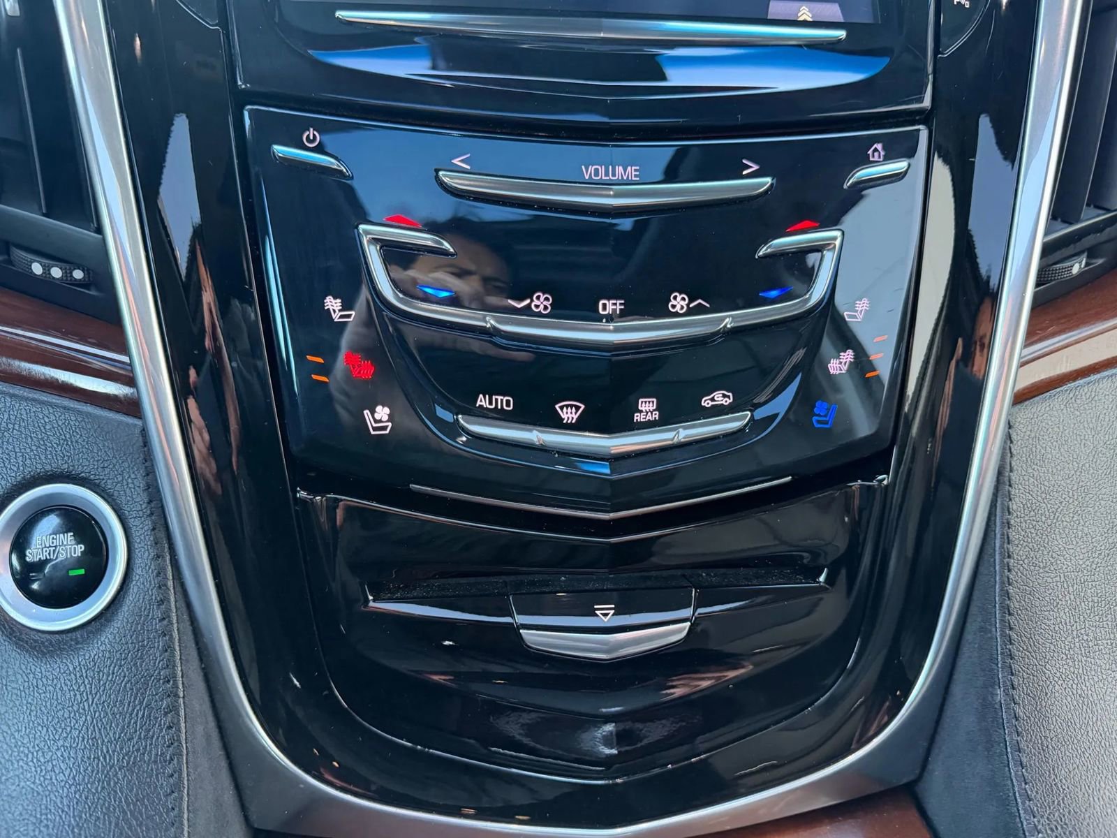 Used 2018 Cadillac Escalade ESV Luxury AWD/4WD image 15