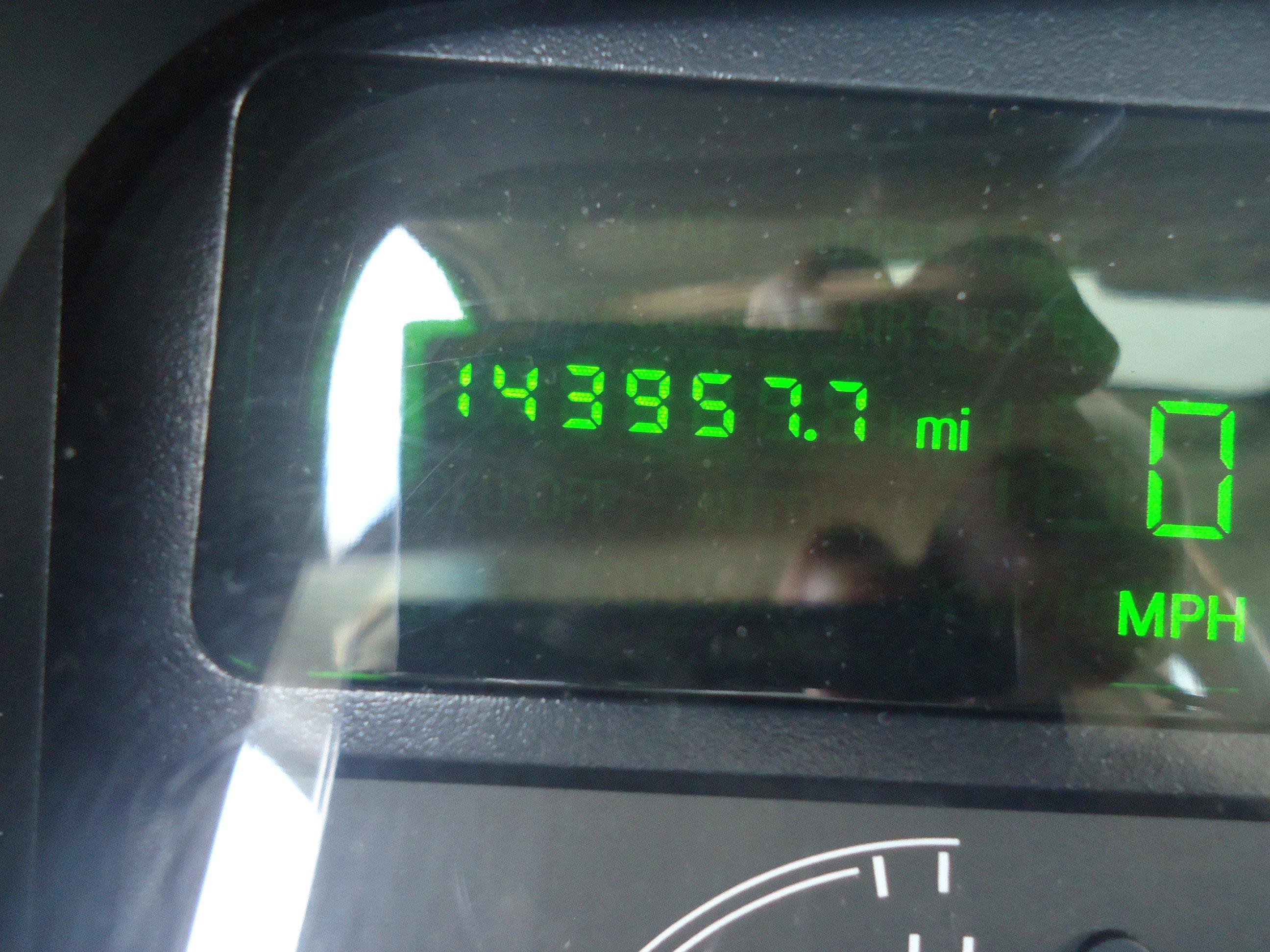 Used 2003 Lincoln Town Car Cartier image 14