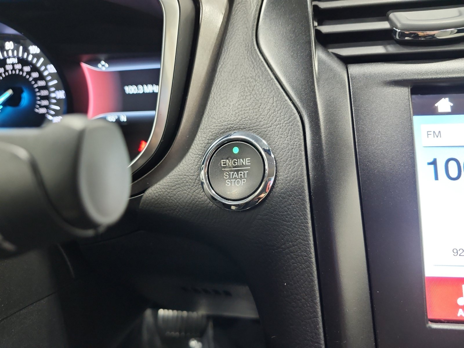 Used 2019 Ford Fusion SE w/ Equipment Group 151A FWD image 18