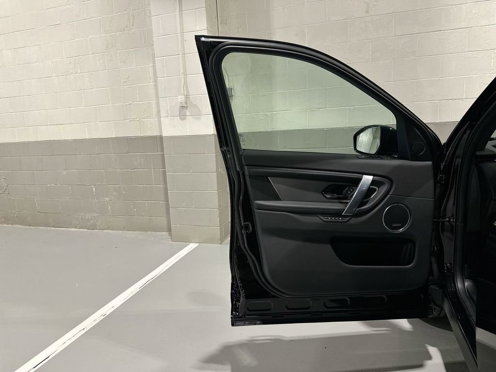 New 2026 Land Rover Discovery Sport Landmark image 9