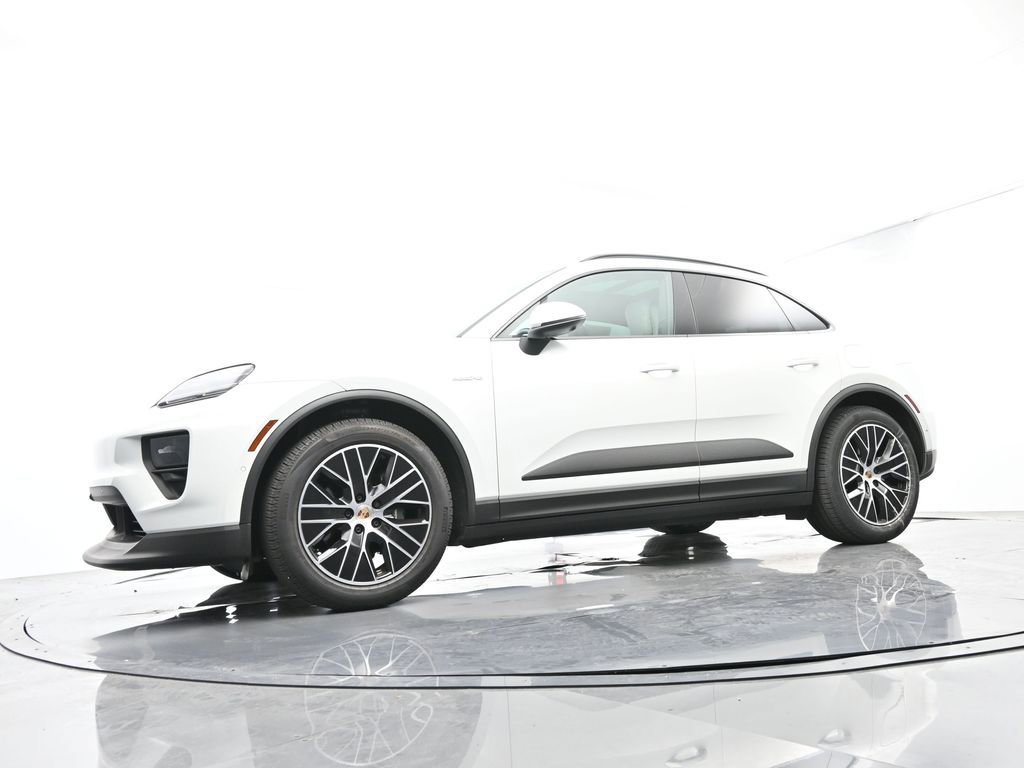 Certified 2025 Porsche Macan Electric image 46