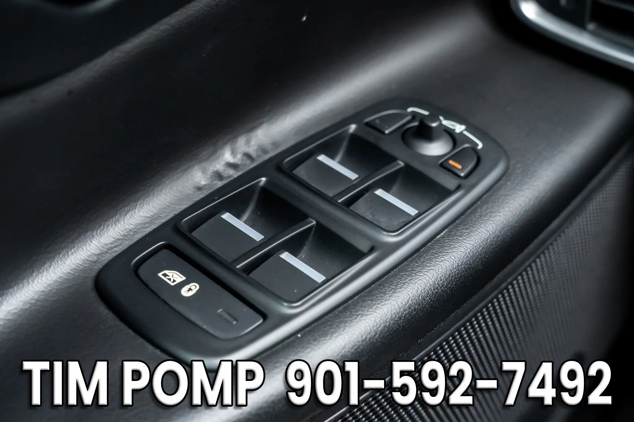 Used 2018 Jaguar XE Premium image 25