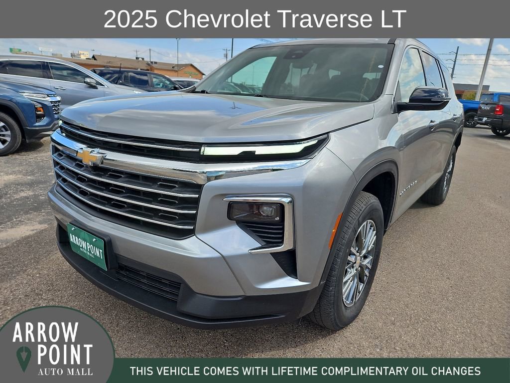 Used 2025 Chevrolet Traverse LT FWD image 4