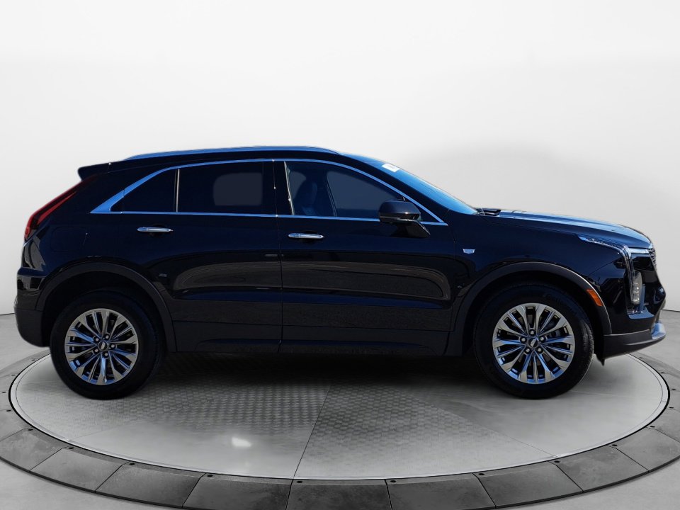 Used 2025 Cadillac XT4 Premium Luxury image 8