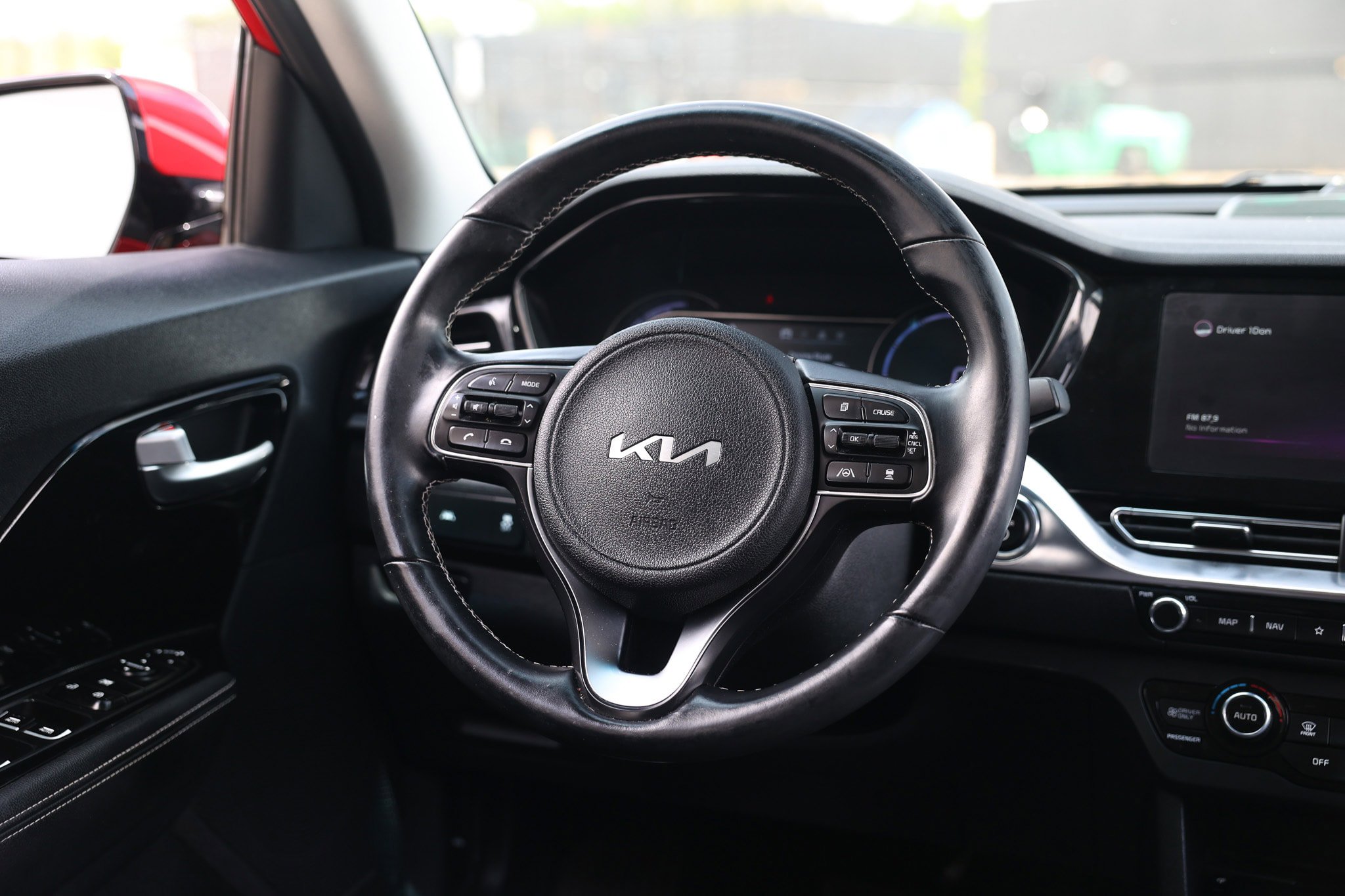 Used 2022 Kia Niro EX FWD image 32