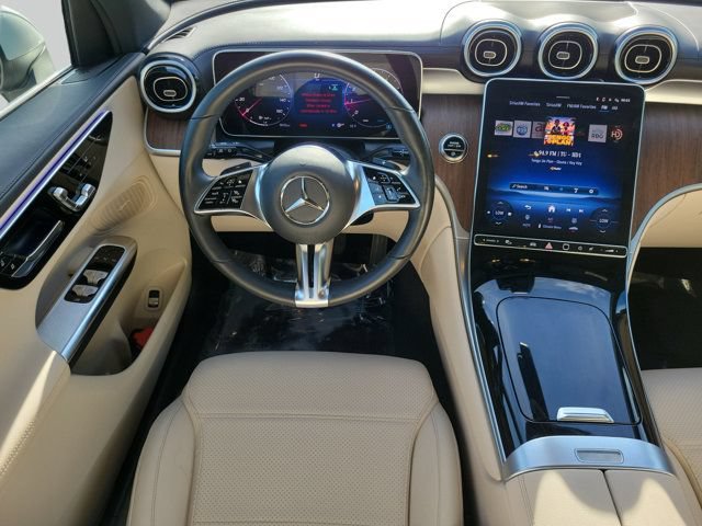 Used 2025 Mercedes-Benz GLC 300 image 13