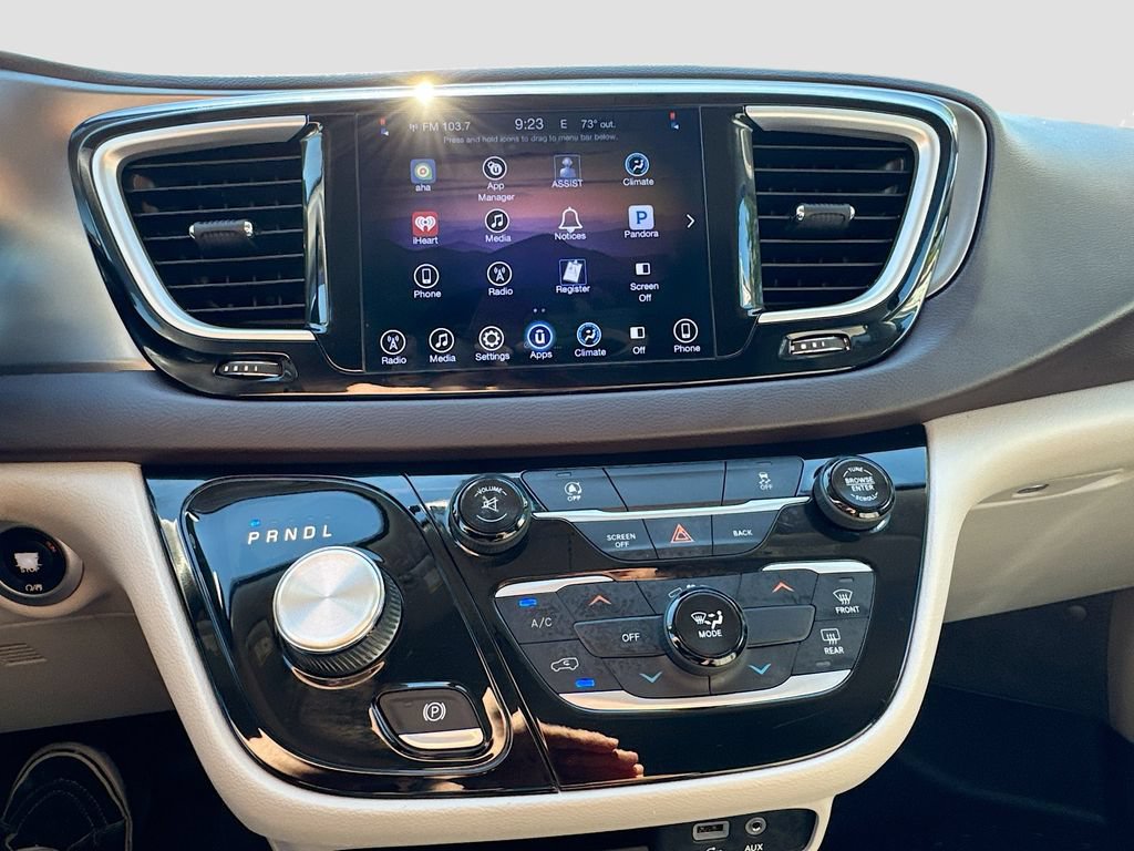 Used 2017 Chrysler Pacifica Touring FWD image 17