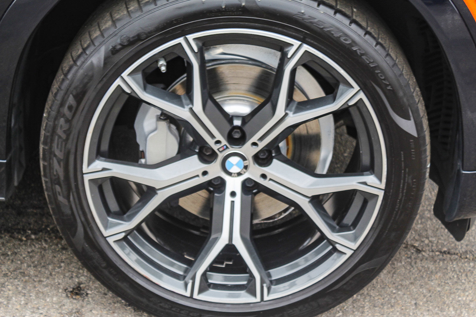 Used 2022 BMW X6 xDrive40i w/ M Sport Package image 10