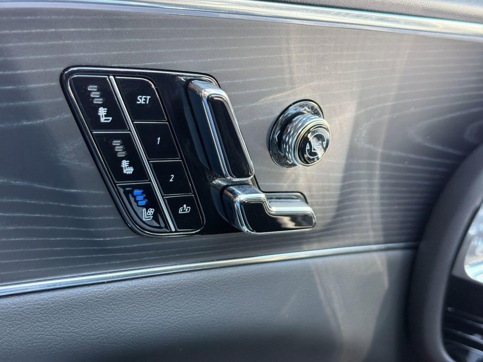 Certified 2024 Cadillac Lyriq Luxury AWD/4WD image 17