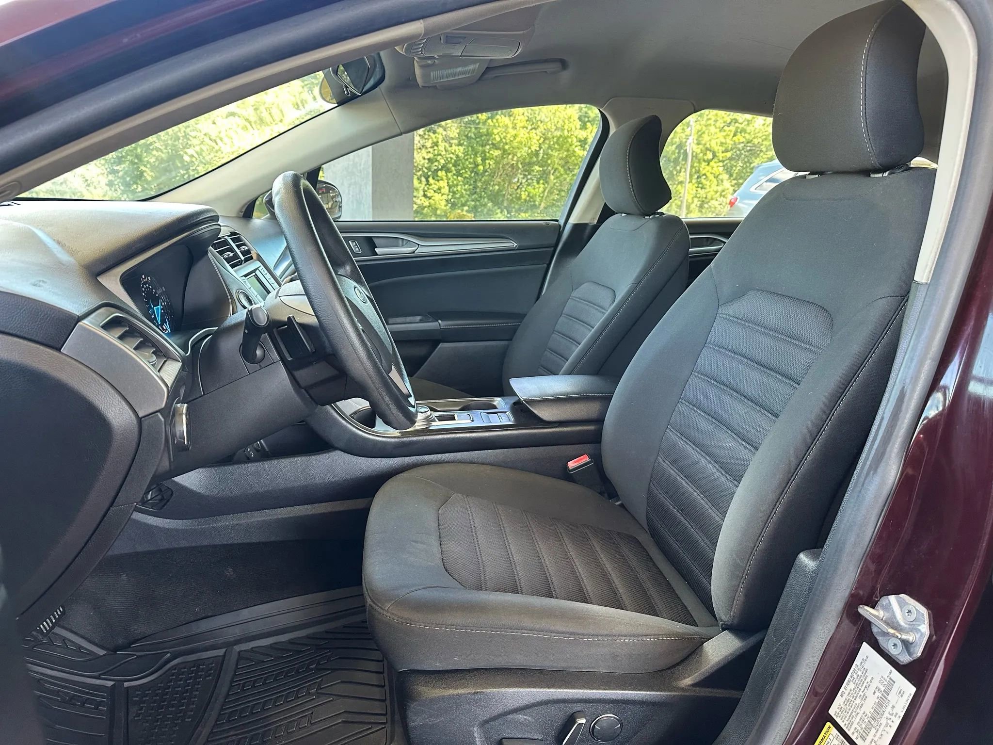 Used 2018 Ford Fusion SE image 8