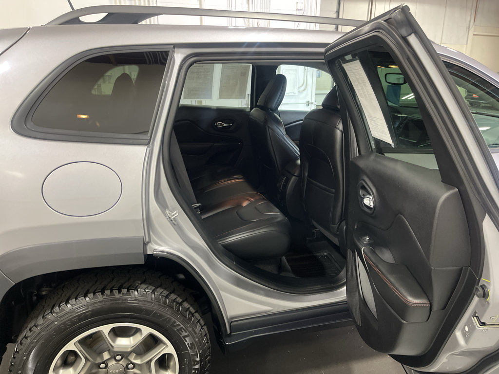 Used 2020 Jeep Cherokee Trailhawk AWD/4WD image 20