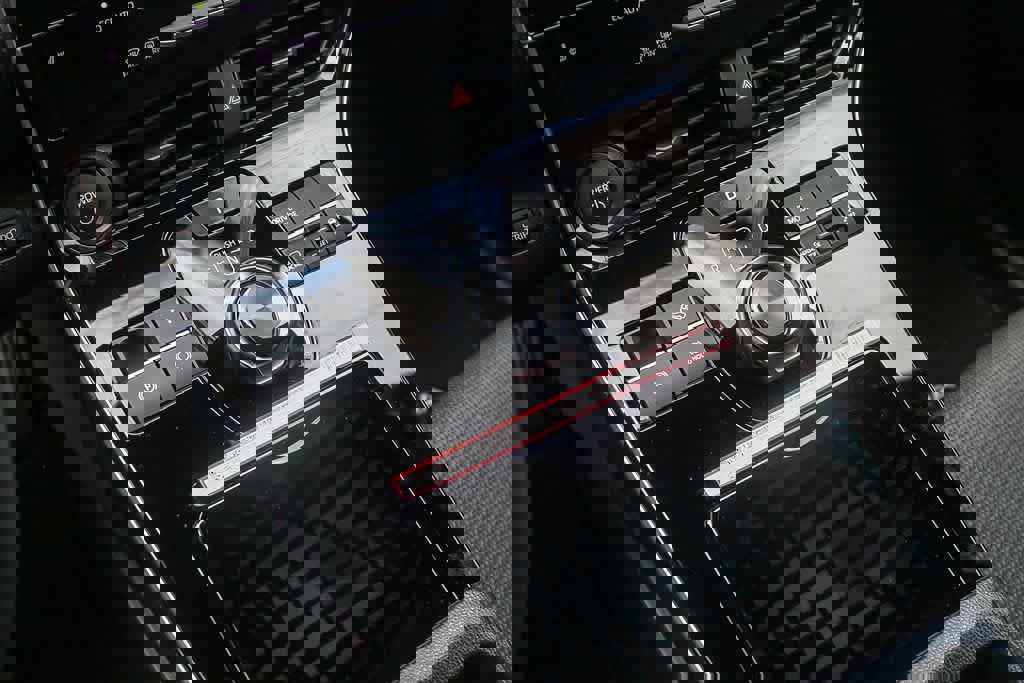 Used 2025 Subaru Solterra Premium image 19