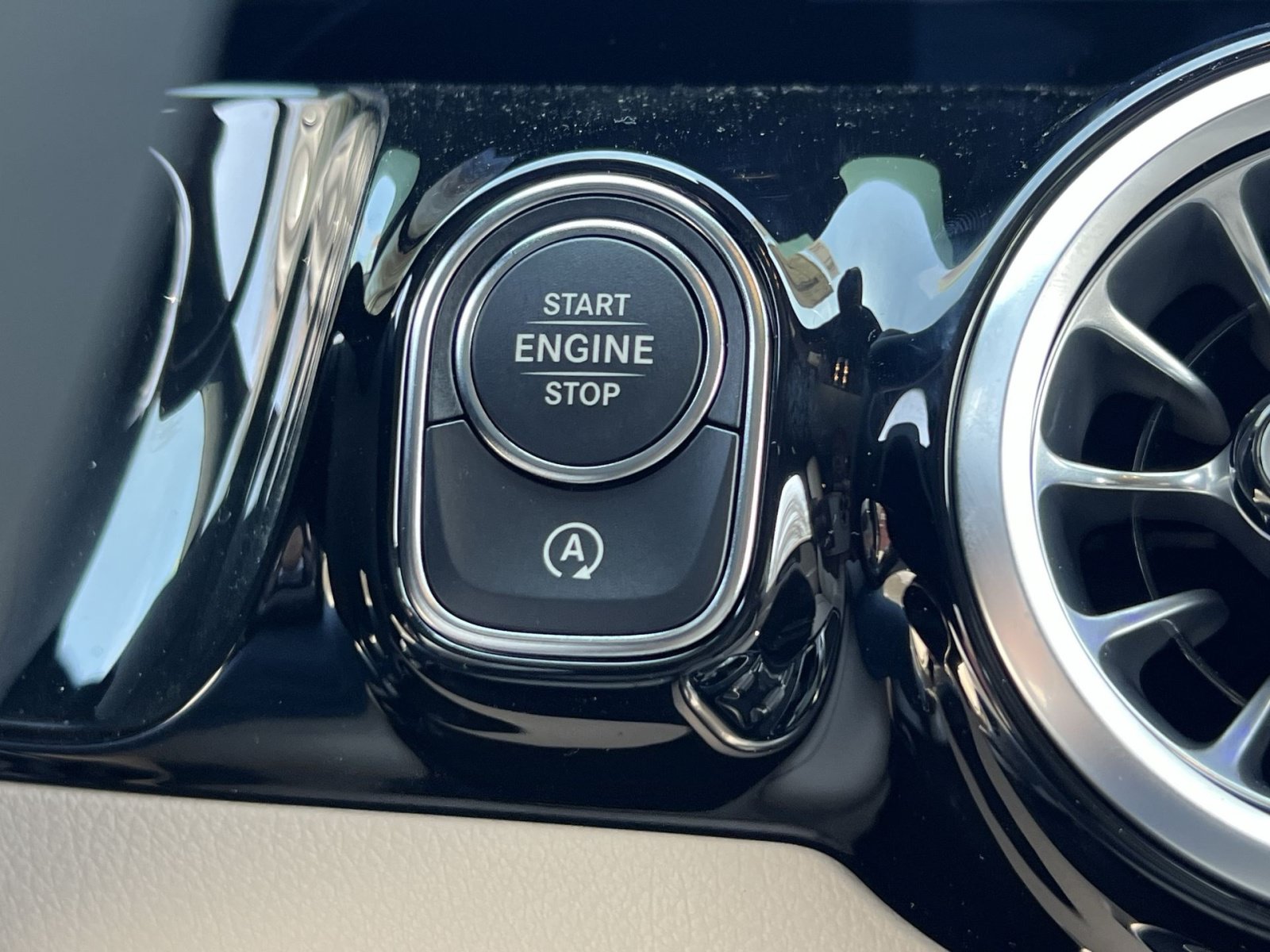 Certified 2026 Mercedes-Benz GLA 250 4MATIC image 31