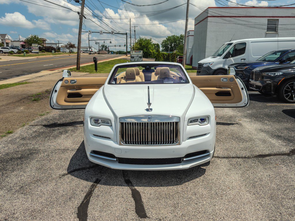 Used 2018 Rolls-Royce Dawn RWD image 21