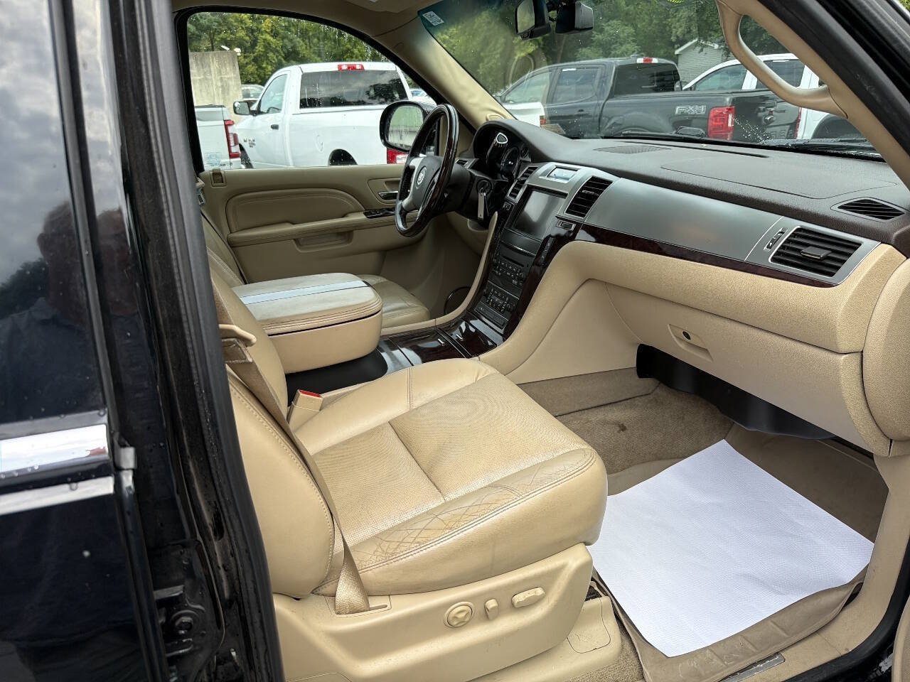 Used 2011 Cadillac Escalade EXT Luxury AWD/4WD image 26