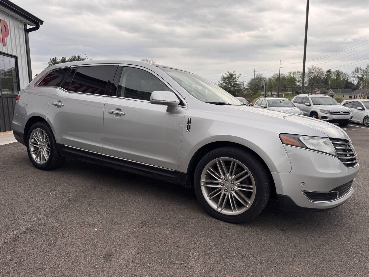 Used 2019 Lincoln MKT AWD image 5