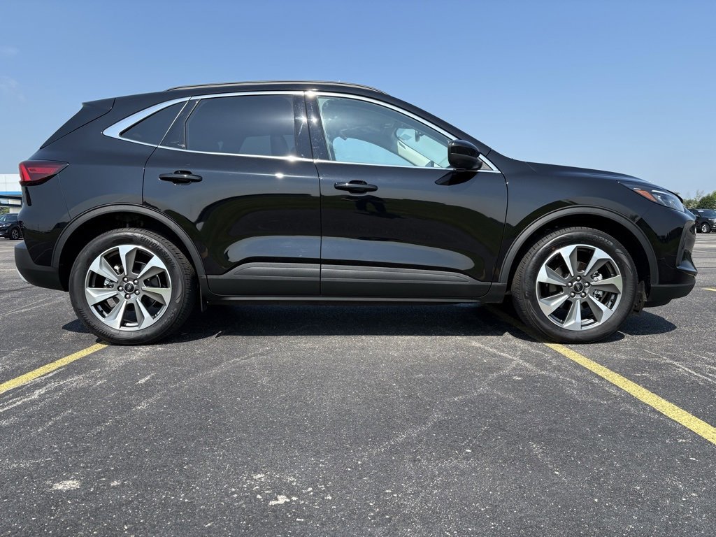 Used 2024 Ford Escape Platinum image 38