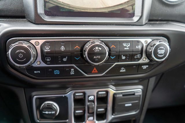 Used 2023 Jeep Wrangler Unlimited Sahara w/ Cold Weather Group AWD/4WD image 25