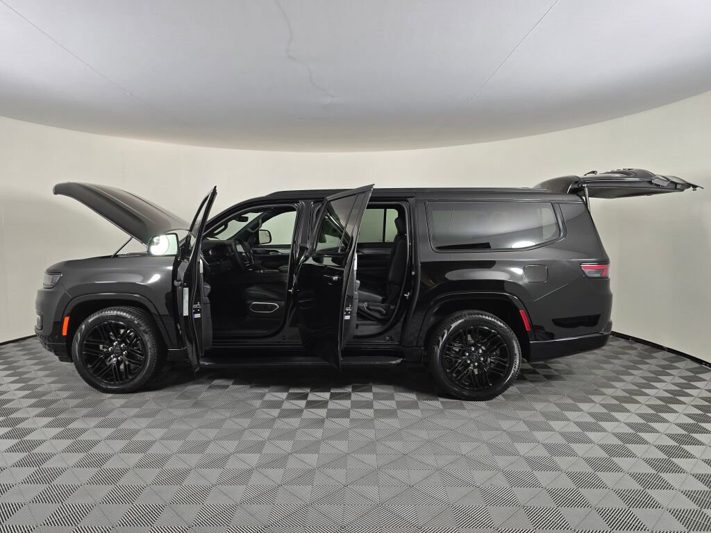 New 2025 Jeep Wagoneer L Series II w/ HD Trailer Tow Package w/25F image 15