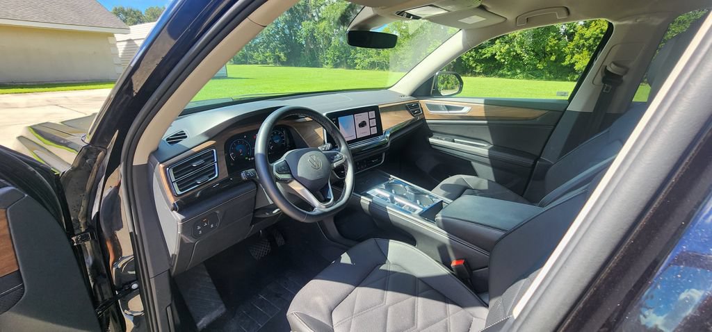 Used 2025 Volkswagen Atlas SE AWD/4WD image 15