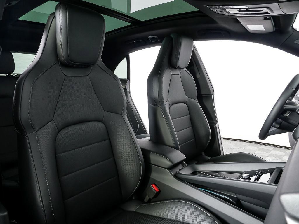 Certified 2025 Porsche Macan Electric image 24