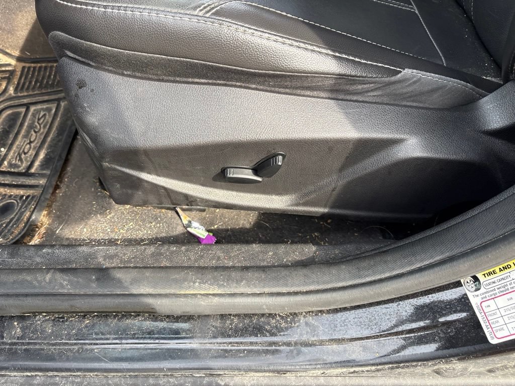 Used 2013 Ford Focus Titanium FWD image 17