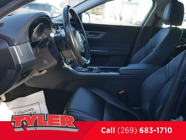 Used 2017 Jaguar XF Premium AWD/4WD image 32