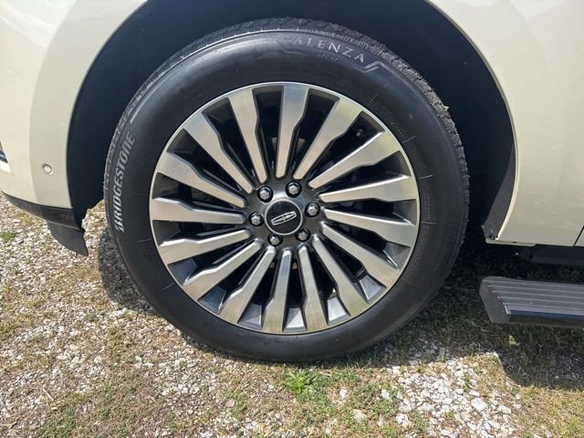 Used 2018 Lincoln Navigator Reserve w/ Technology Package AWD/4WD image 12