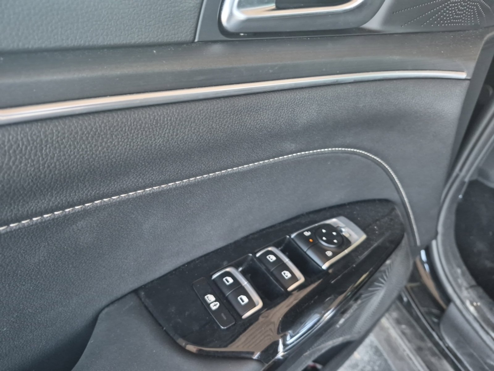 Used 2025 Kia K5 GT-Line w/ GT-Line Premium Package FWD image 12