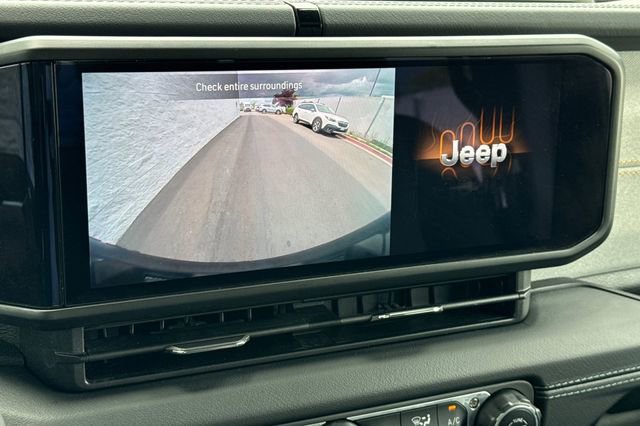 Used 2024 Jeep Wrangler Unlimited Sahara AWD/4WD image 22