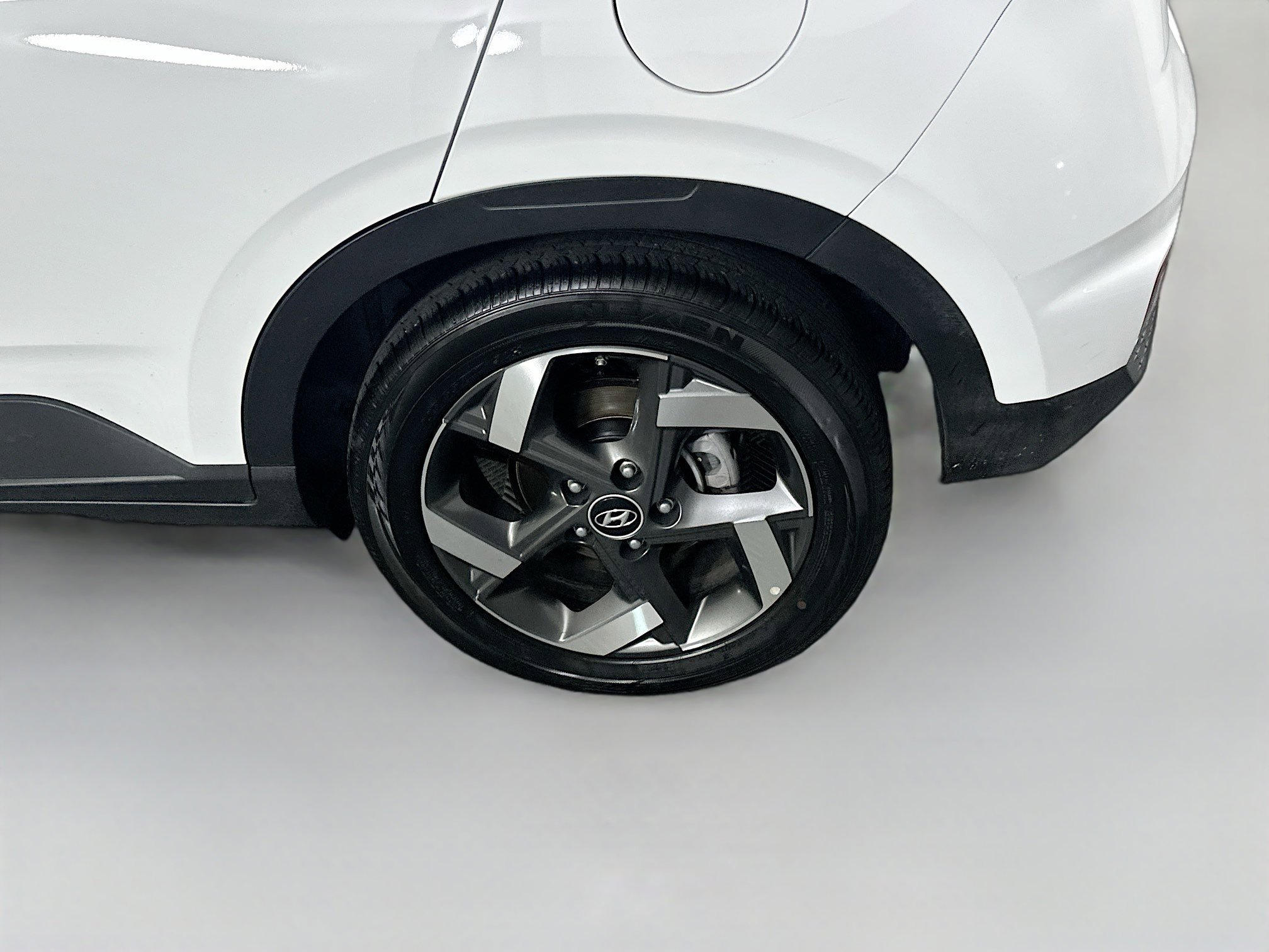 Used 2025 Hyundai Venue SEL FWD image 11