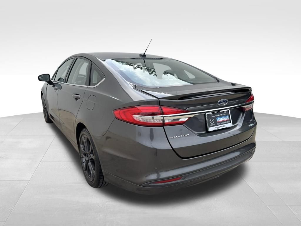 Used 2018 Ford Fusion SE w/ Equipment Group 201A FWD image 4