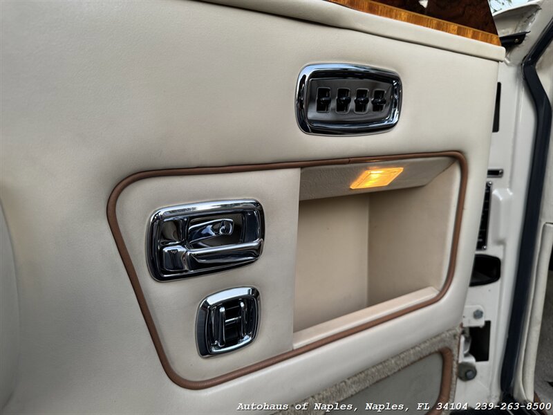 Used 1990 Rolls-Royce Corniche III RWD image 29