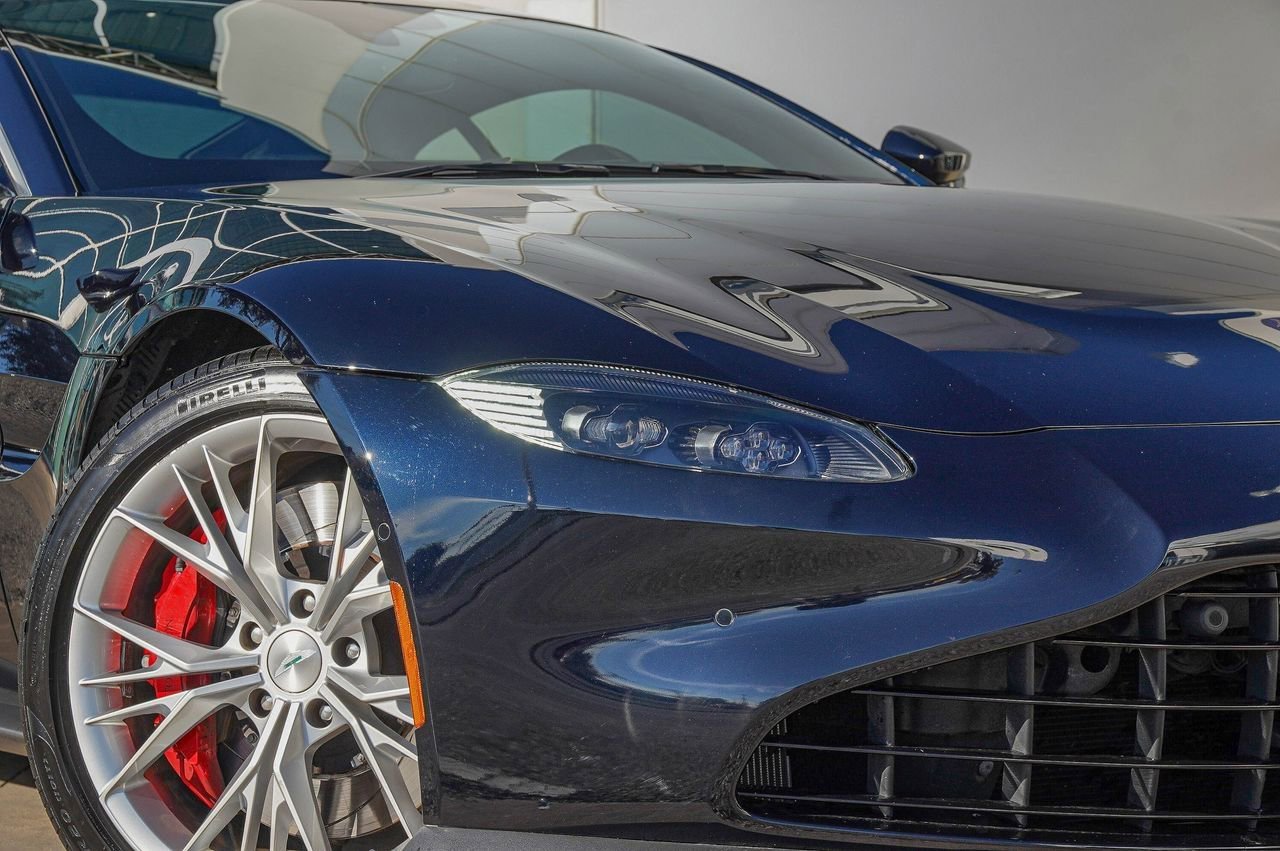 Used 2022 Aston Martin V8 Vantage Coupe image 4