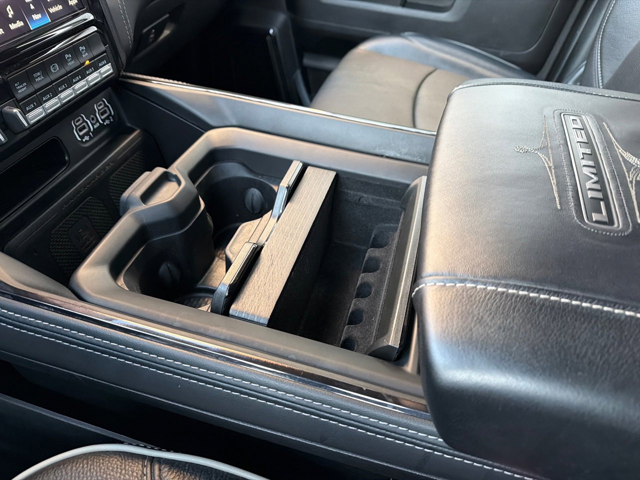 Used 2023 RAM 2500 Limited image 31