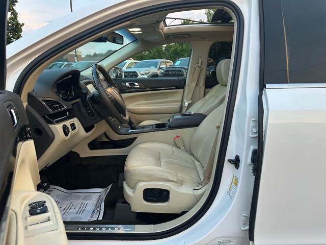 Used 2018 Lincoln MKT AWD w/ Technology Package image 16