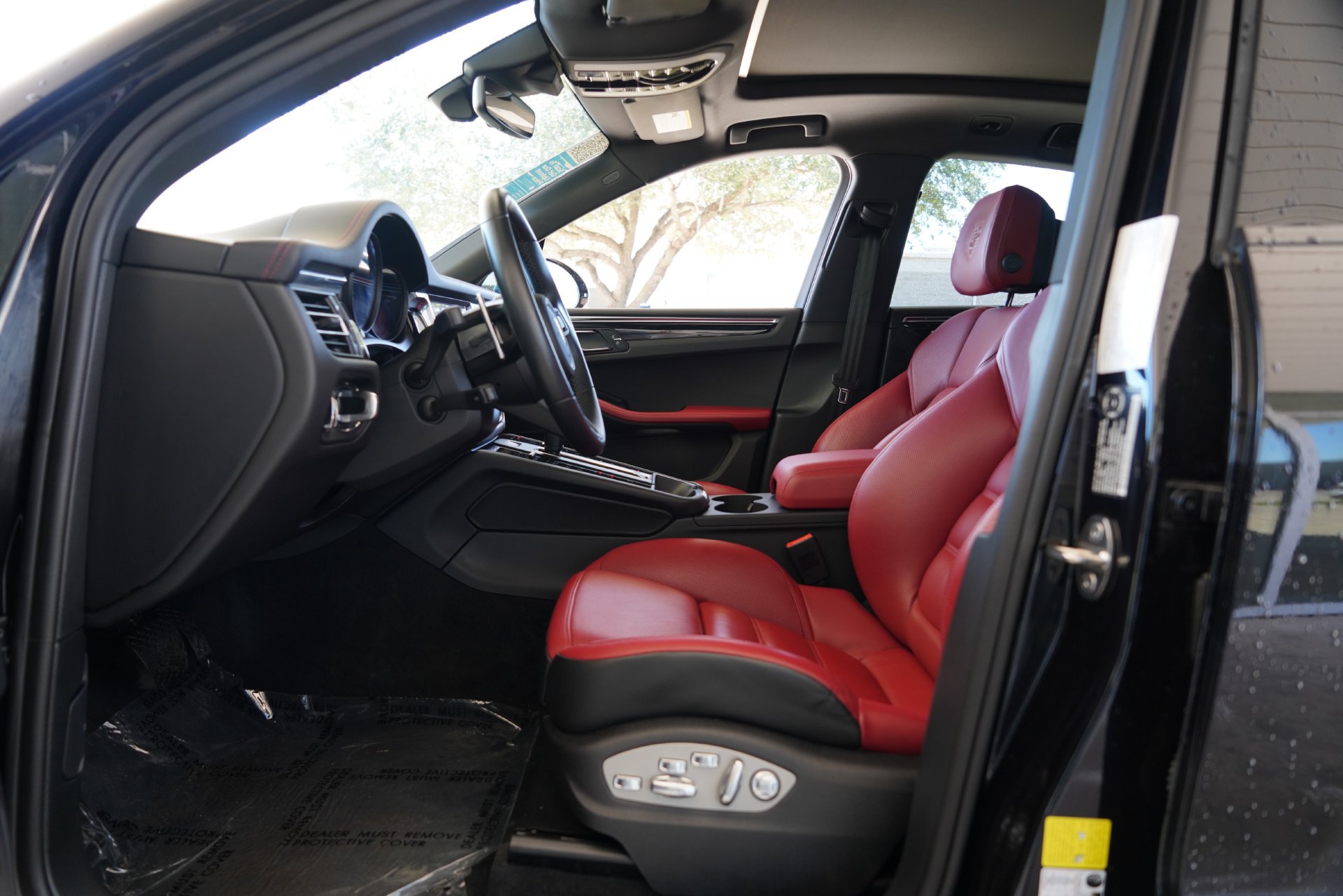 Used 2024 Porsche Macan S AWD/4WD image 9