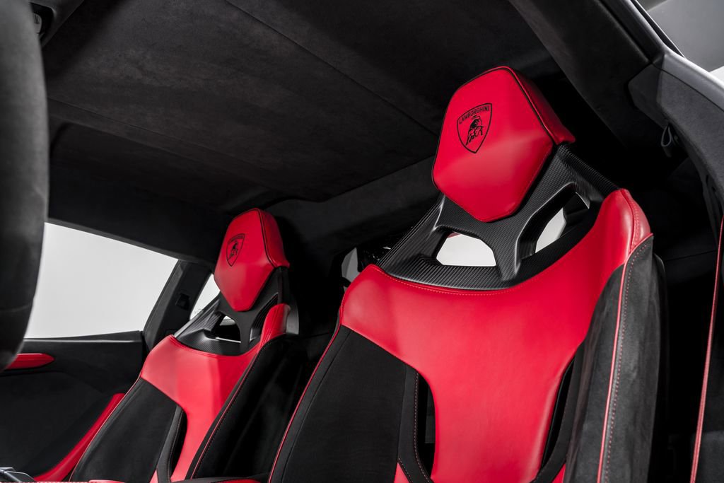 Used 2025 Lamborghini Revuelto image 18