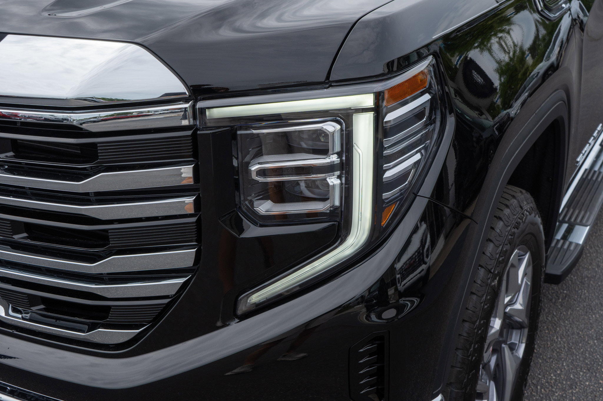 New 2026 GMC Sierra 1500 SLT AWD/4WD image 9