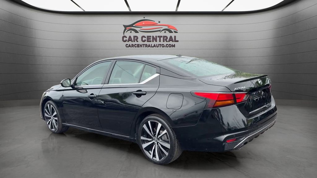 Used 2022 Nissan Altima 2.5 SR FWD image 2